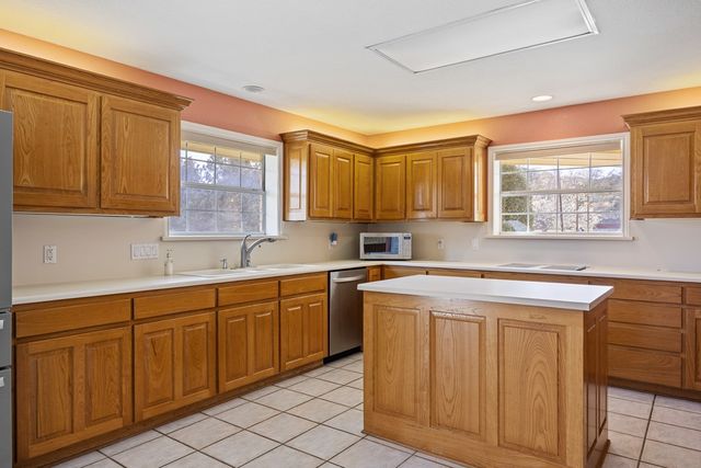 111 N Cloud Dr, Kerrville, TX 78028