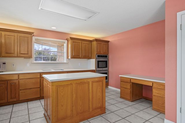 111 N Cloud Dr, Kerrville, TX 78028