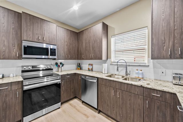 613 W Elm Street, Denison, TX 75020