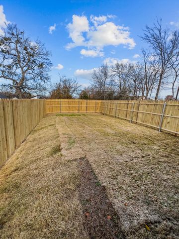 613 W Elm Street, Denison, TX 75020