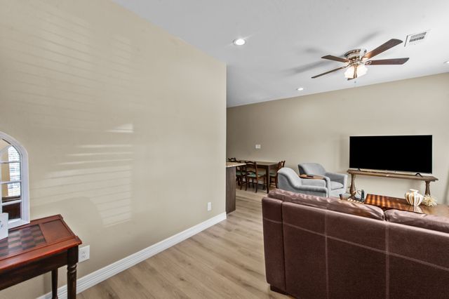 613 W Elm Street, Denison, TX 75020