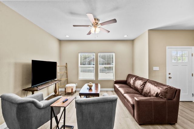 613 W Elm Street, Denison, TX 75020