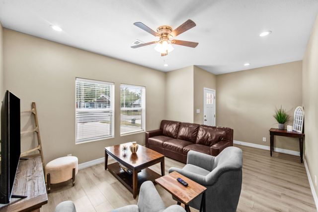 613 W Elm Street, Denison, TX 75020