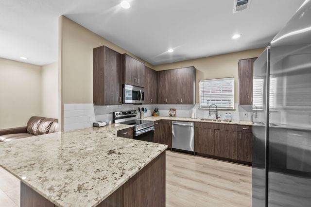613 W Elm Street, Denison, TX 75020