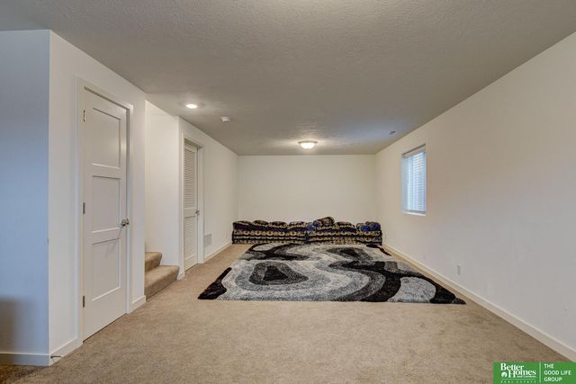 16929 Nebraska Avenue, Omaha, NE 68116