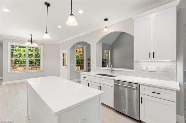5477 Meadowlark Court, Winston-salem, NC 27106