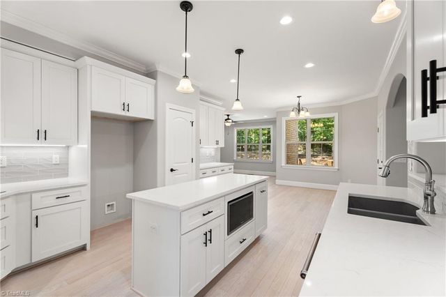 5477 Meadowlark Court, Winston-salem, NC 27106
