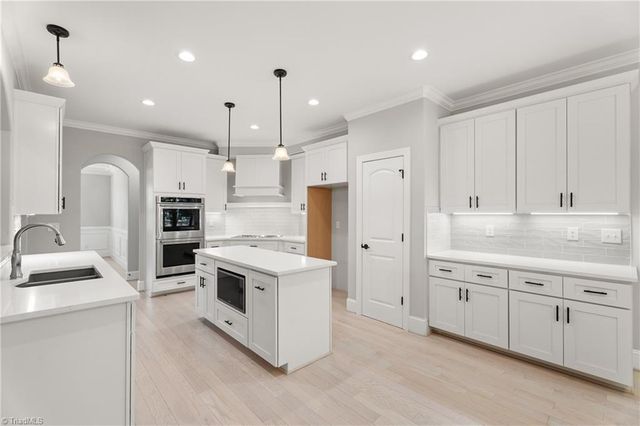 5477 Meadowlark Court, Winston-salem, NC 27106
