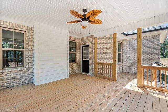 5477 Meadowlark Court, Winston-salem, NC 27106