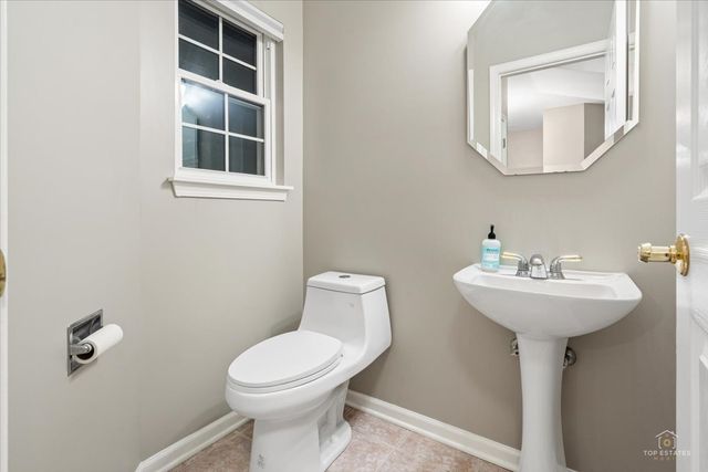 126 Bay Drive 126, Itasca, IL 60143