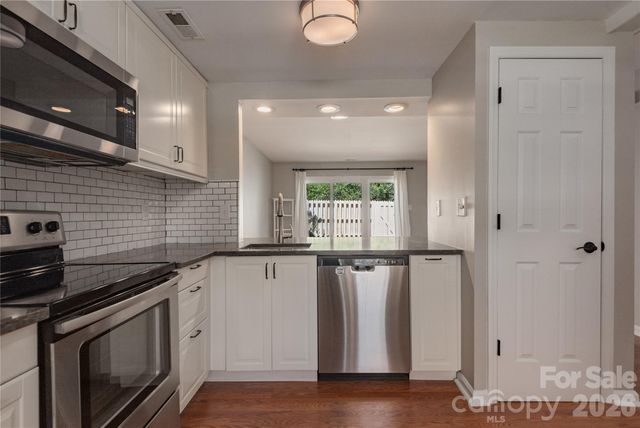 2744 Von Thuringer Court, Charlotte, NC 28210