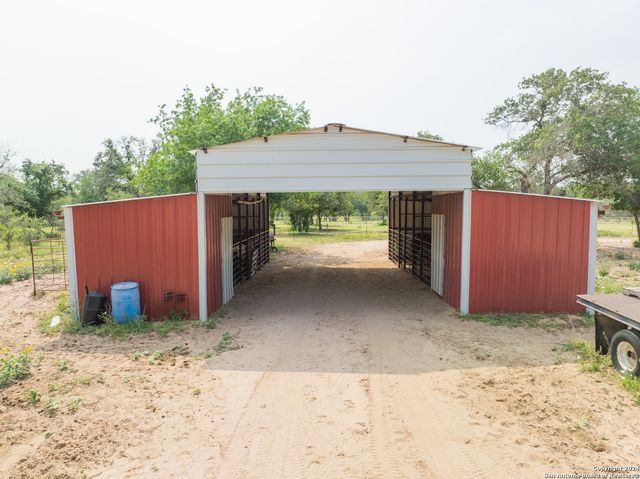 445 Private Road 7822, Natalia, TX 78059