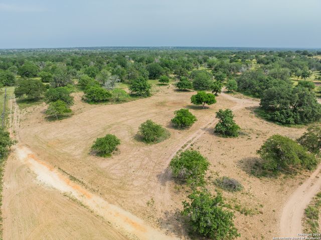 445 Private Road 7822, Natalia, TX 78059