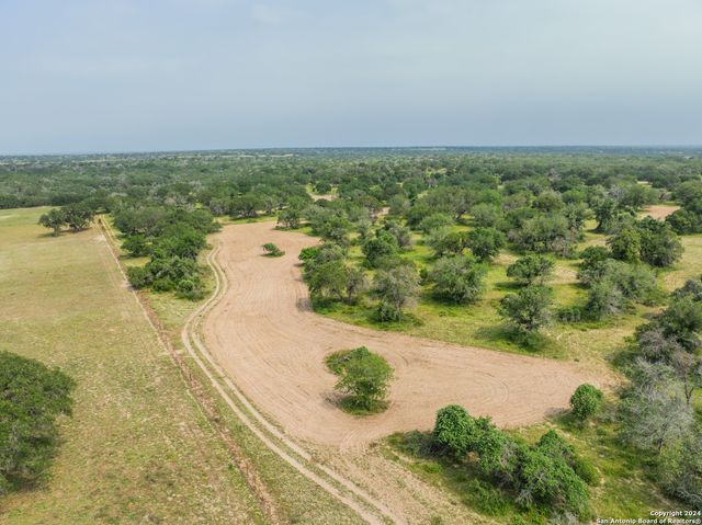 445 Private Road 7822, Natalia, TX 78059