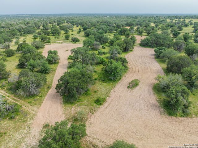 445 Private Road 7822, Natalia, TX 78059