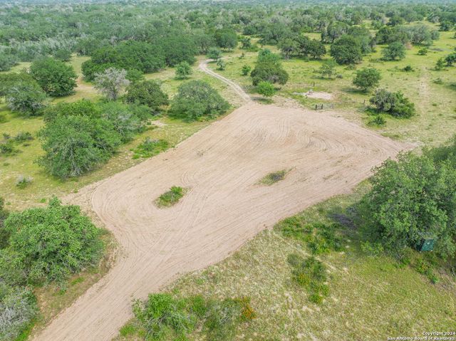 445 Private Road 7822, Natalia, TX 78059