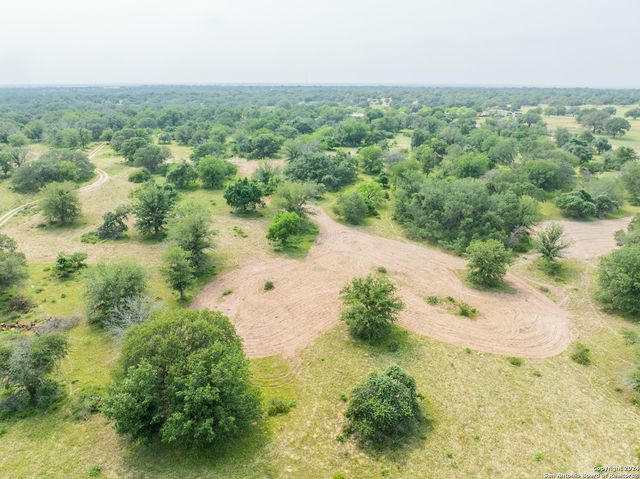 445 Private Road 7822, Natalia, TX 78059