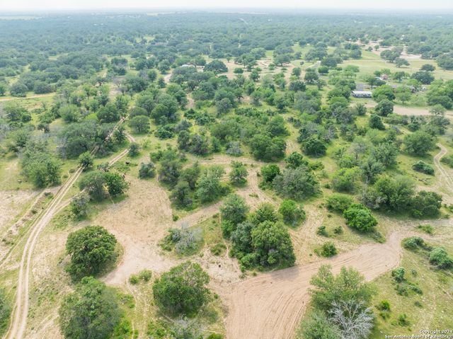 445 Private Road 7822, Natalia, TX 78059