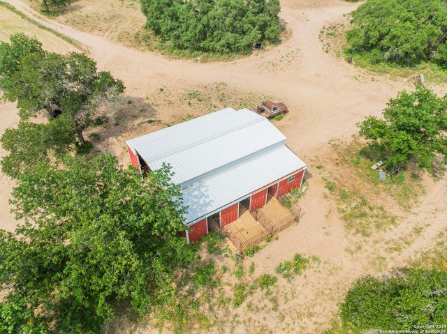 445 Private Road 7822, Natalia, TX 78059