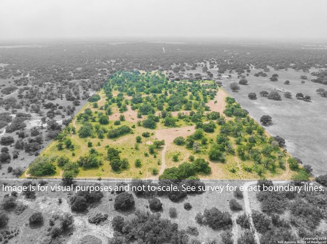 445 Private Road 7822, Natalia, TX 78059
