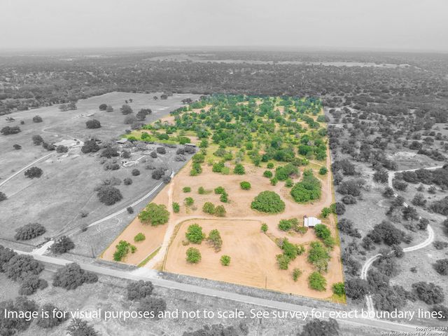 445 Private Road 7822, Natalia, TX 78059