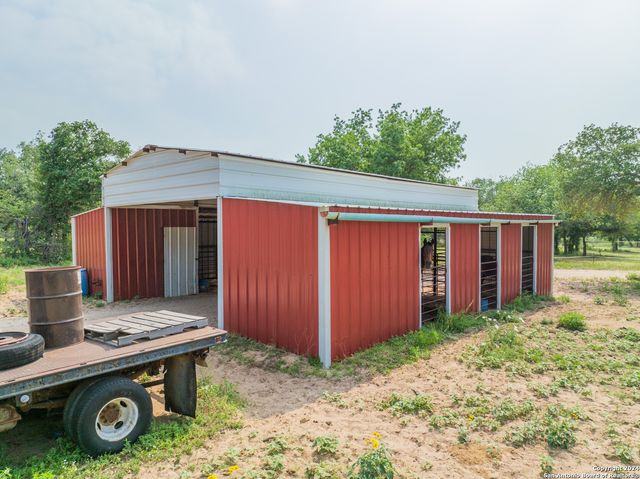 445 Private Road 7822, Natalia, TX 78059