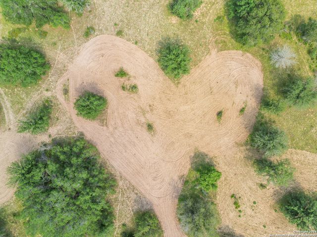 445 Private Road 7822, Natalia, TX 78059