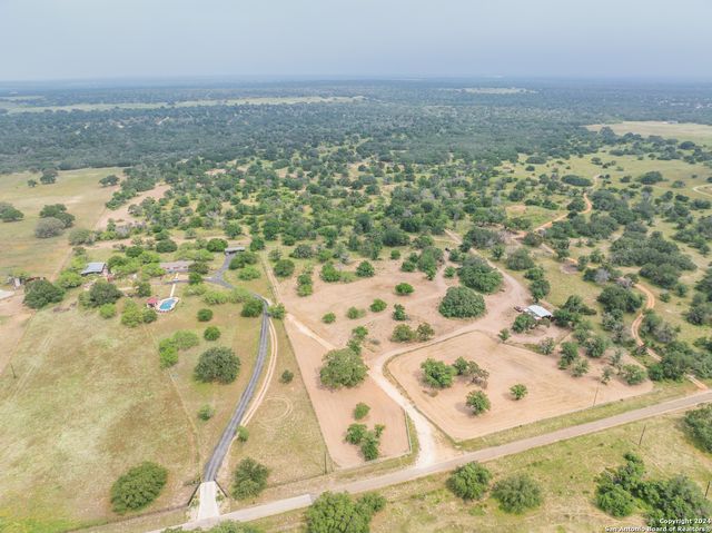 445 Private Road 7822, Natalia, TX 78059