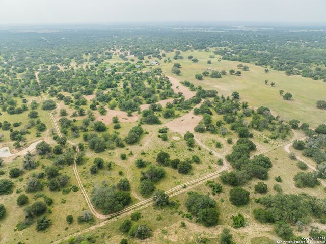 445 Private Road 7822, Natalia, TX 78059