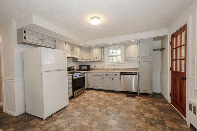328 S Mammoth Road, Manchester, NH 03109