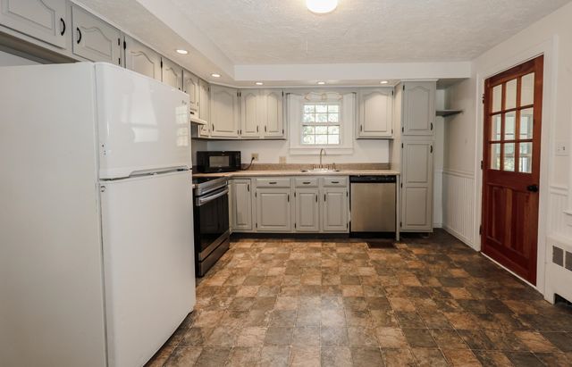 328 S Mammoth Road, Manchester, NH 03109