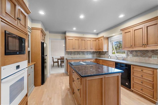 180 ROSEMONT DRIVE, Green Bay, WI 54301