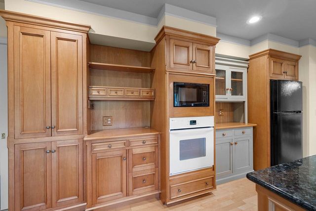 180 ROSEMONT DRIVE, Green Bay, WI 54301