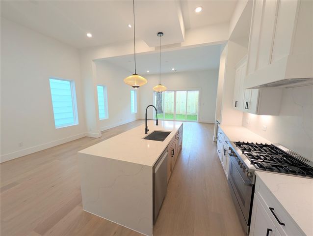 1322 Lawrence Street, Houston, TX 77008
