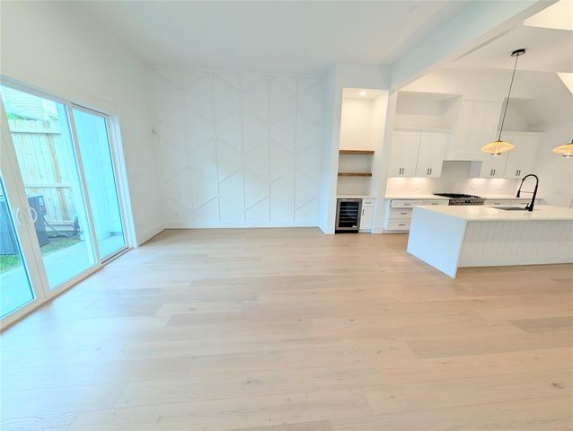 1322 Lawrence Street, Houston, TX 77008