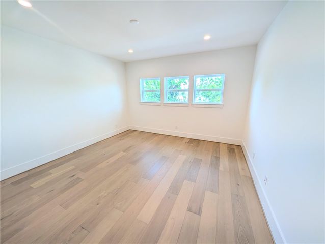 1322 Lawrence Street, Houston, TX 77008