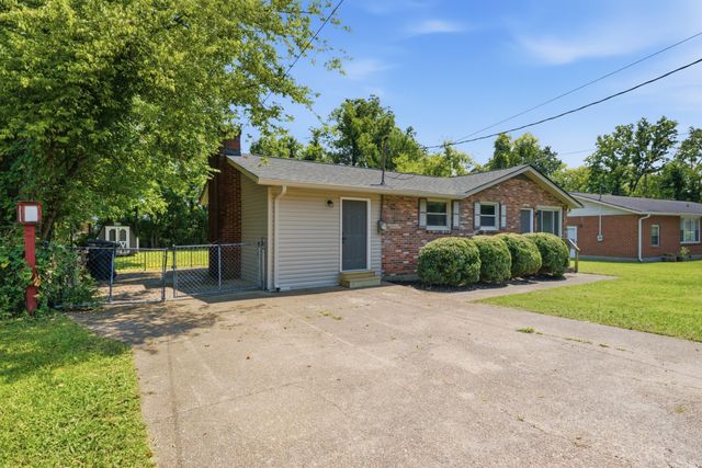 3218 Moorewood Dr, Nashville, TN 37207