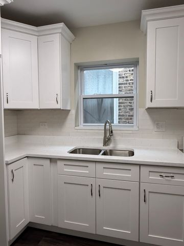 6525 S Fairfield Avenue, Chicago, IL 60629