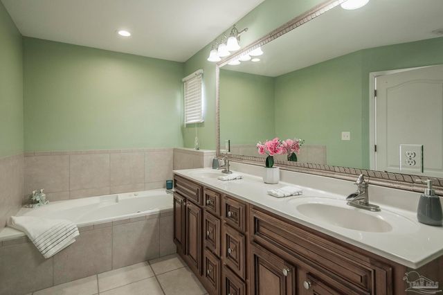 3310 Indian Hills Dr, Pace, FL 32571