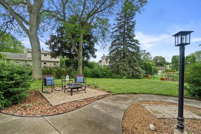 7027 Horizon DRIVE, Greendale, WI 53129