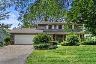 7027 Horizon DRIVE, Greendale, WI 53129