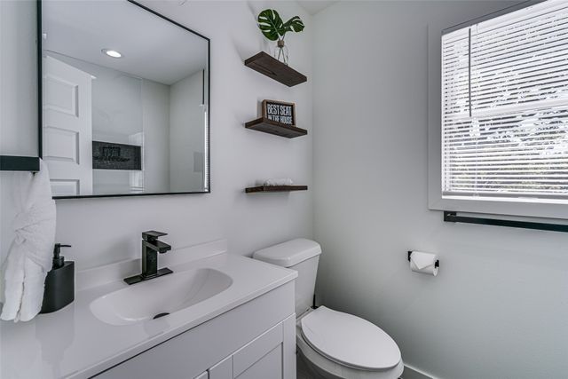 1924 E Shady Grove Road, Irving, TX 75060