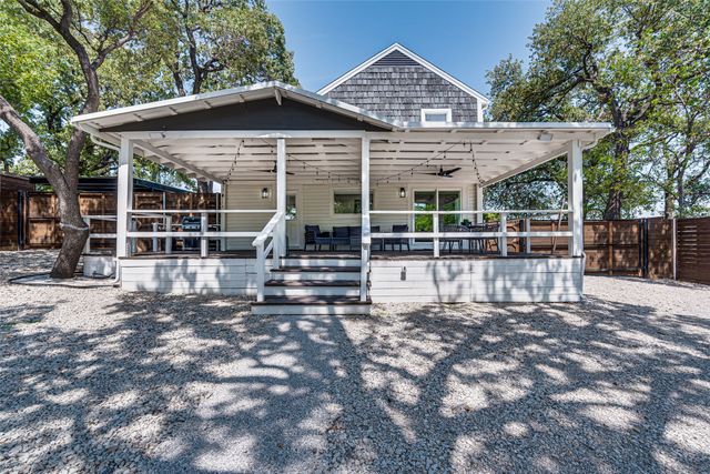 1924 E Shady Grove Road, Irving, TX 75060