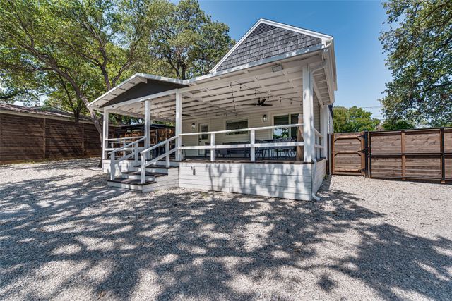 1924 E Shady Grove Road, Irving, TX 75060