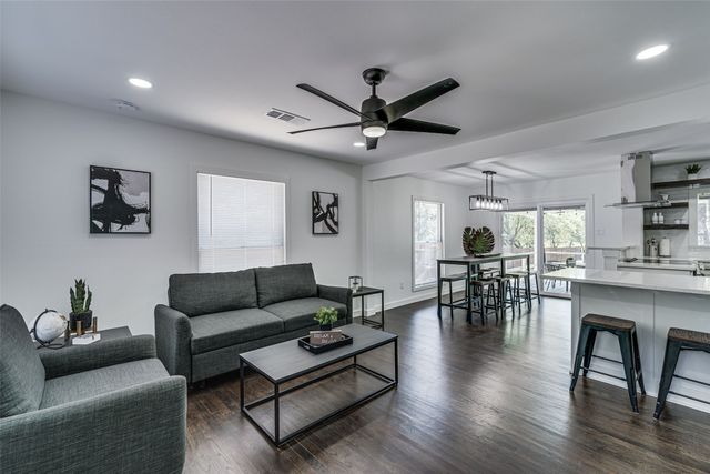 1924 E Shady Grove Road, Irving, TX 75060