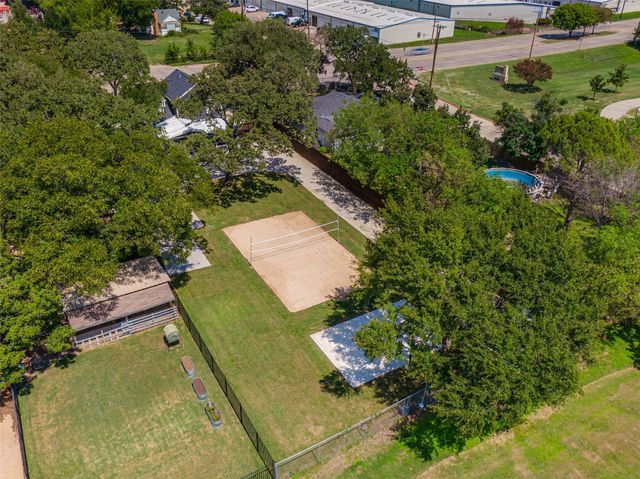 1924 E Shady Grove Road, Irving, TX 75060