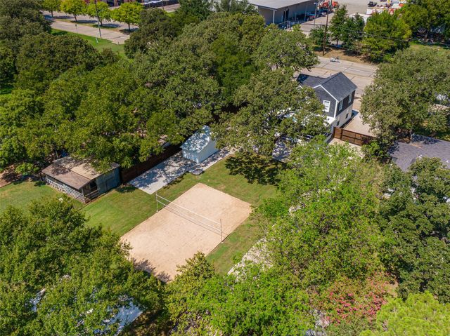 1924 E Shady Grove Road, Irving, TX 75060