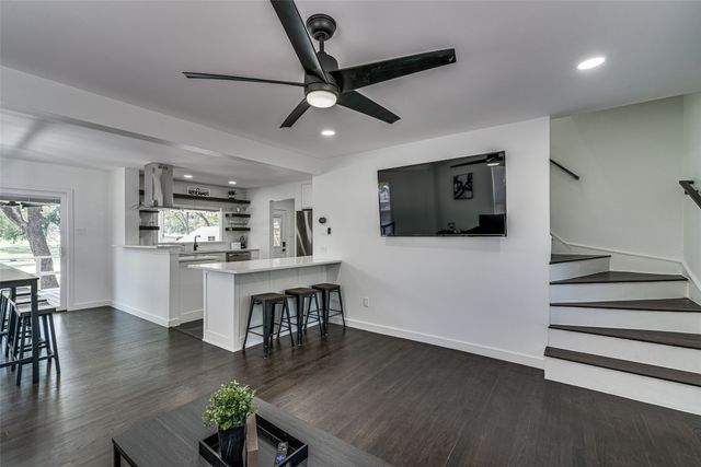 1924 E Shady Grove Road, Irving, TX 75060