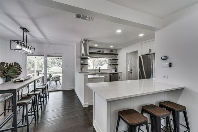 1924 E Shady Grove Road, Irving, TX 75060