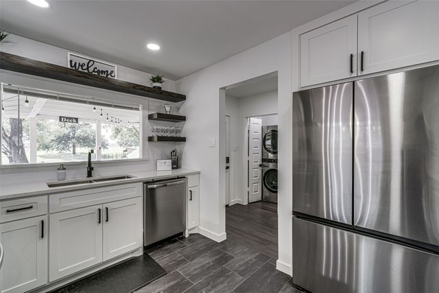 1924 E Shady Grove Road, Irving, TX 75060